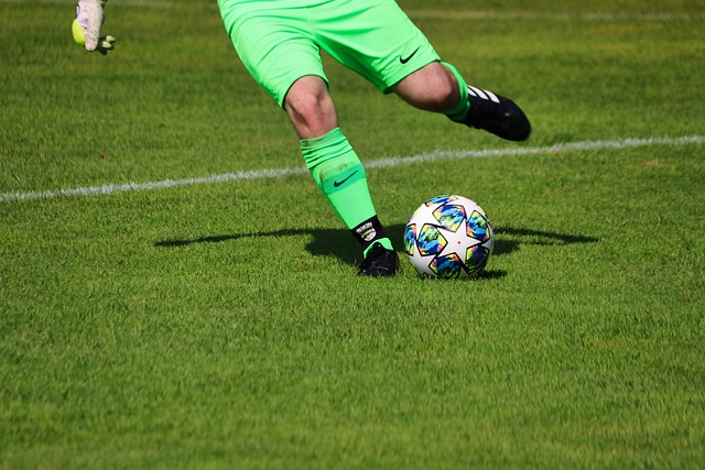 主优化词：塞维利亚客场几百强敌，表现出色